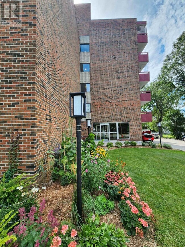 Building Photo - 97-197 Nonquon Rd