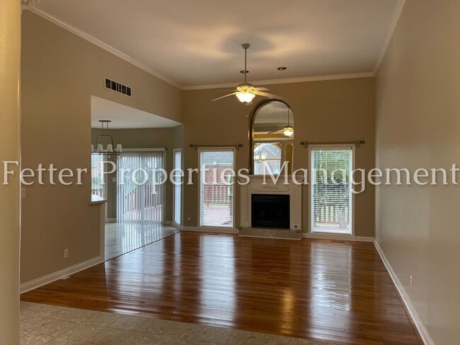 Building Photo - Gorgeous Northside Home