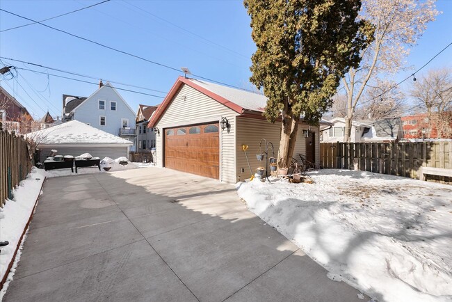 Building Photo - 2509-2511 N Cramer St