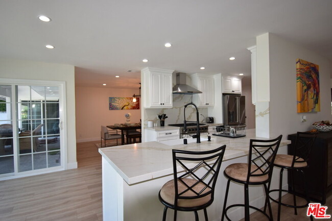 Building Photo - 1430 W Westmont Dr