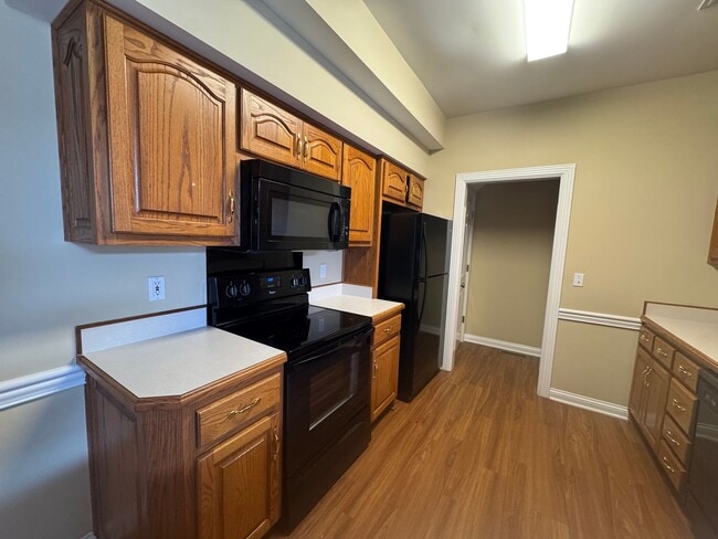 Building Photo - Spacious three bedroom, two and a half bat...