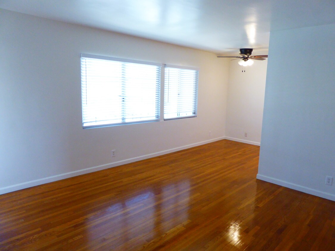 Livingroom 1 - 16 Gaviota Ave