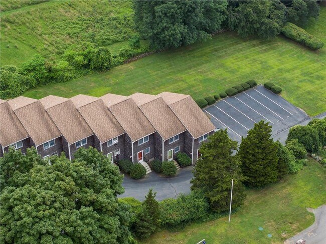 Building Photo - 33 Sakonnet E