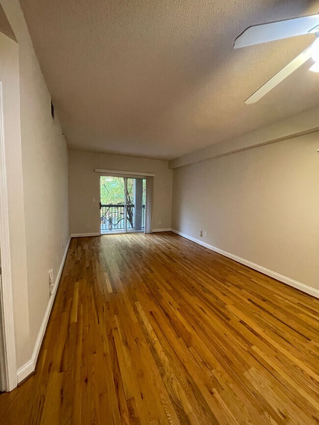 1074 Peachtree Walk NE Unit B211, Atlanta, GA 30309 Condo for Rent in