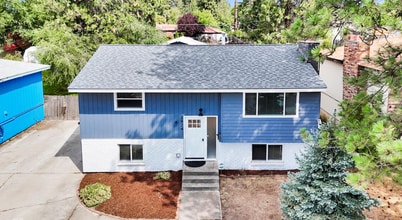 Building Photo - 2924 W Wellesley Ave