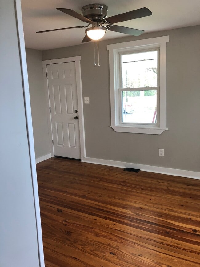 Building Photo - 406 Magnolia Ave