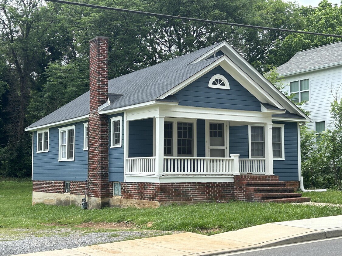 Primary Photo - 160 20th St NE