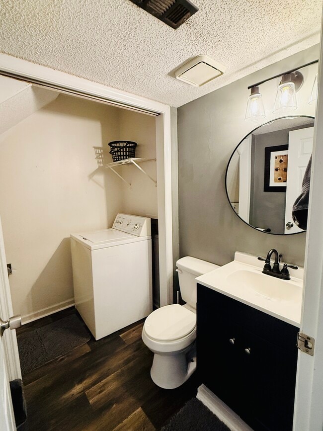 Half Bathroom - 4388 Barrington Pl