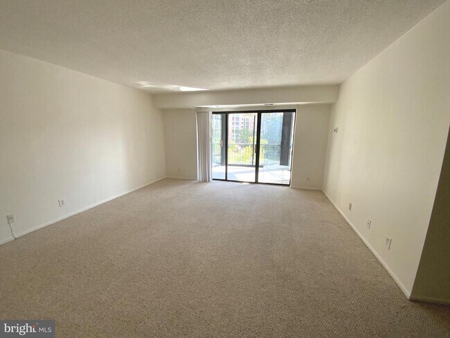 Foto del edificio - 5903 Mt Eagle Dr