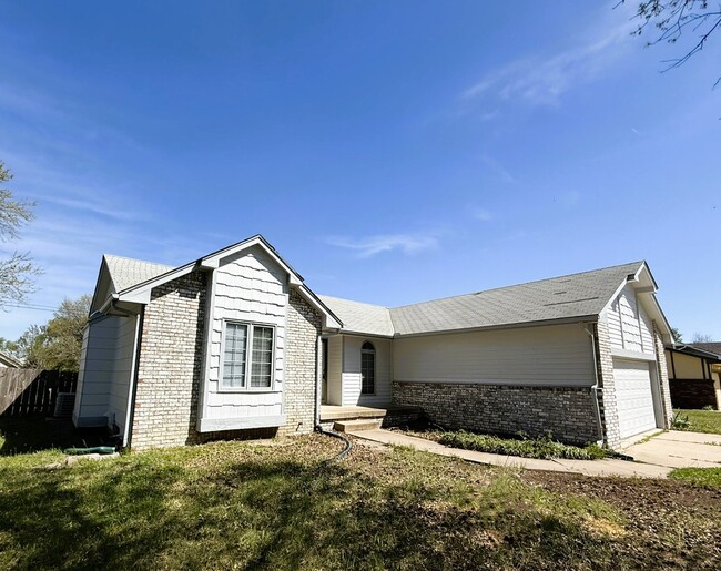 Building Photo - 13932 Lockmoor Cir