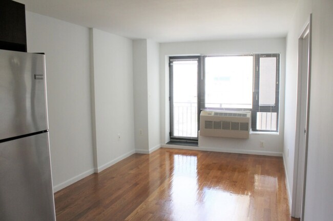 Foto del edificio - 26-38 21st St. Unit 8B