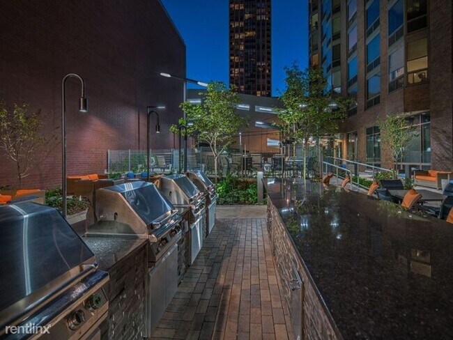 Building Photo - 52 W Elm St