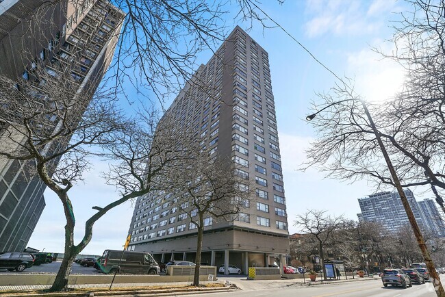 Building Photo - 6301 N Sheridan Rd