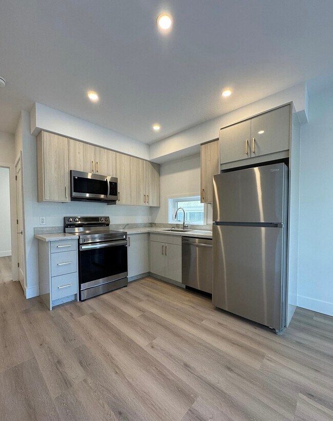 Building Photo - 61 Pinehurst Ave