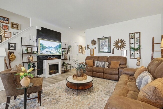 Building Photo - 3 Bedroom 2.5 Bathroom Townhome w/ 1 car garage in a prime location of Flowers Plantation