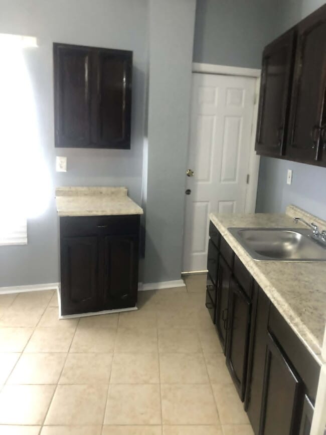Building Photo - Welcome home to this charming 2-bedroom gem on St. Benedict Street!