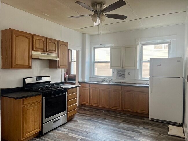 Building Photo - 8 Lyman St