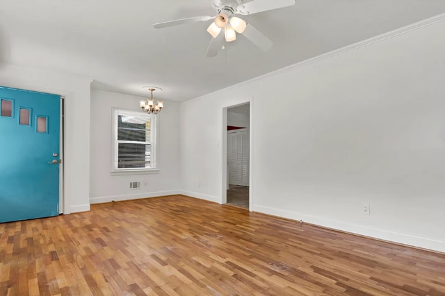 Building Photo - HINTON AVENUE - 3 Bedroom - Perfect for UN...