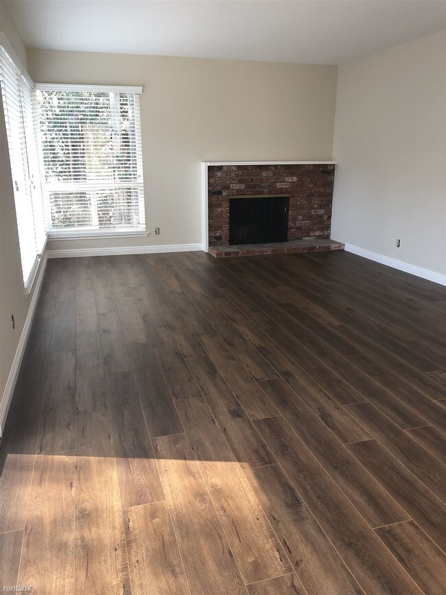 Foto del edificio - 3600 Crestmoor Dr