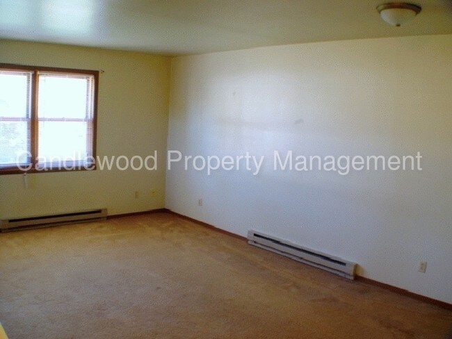 Building Photo - 2600 Sunset Blvd