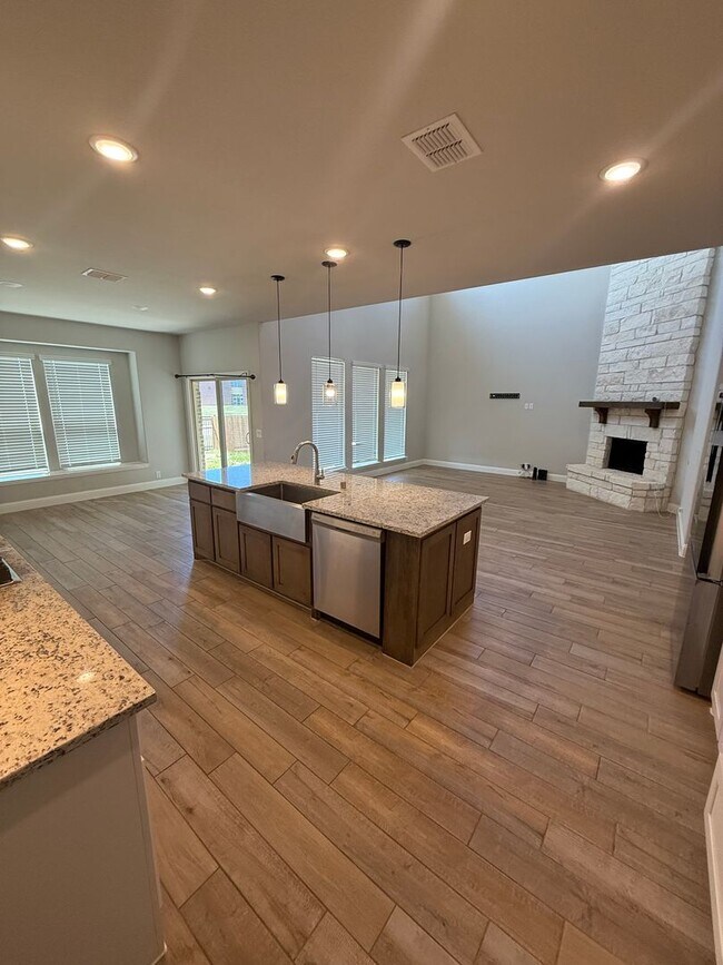 Building Photo - ? Stunning 5-Bedroom Home in Ridge Ranch – Space, Style & Flexibility! ?