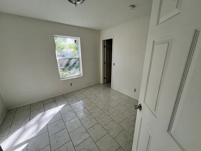 Foto del edificio - 1307 E Fairlane St