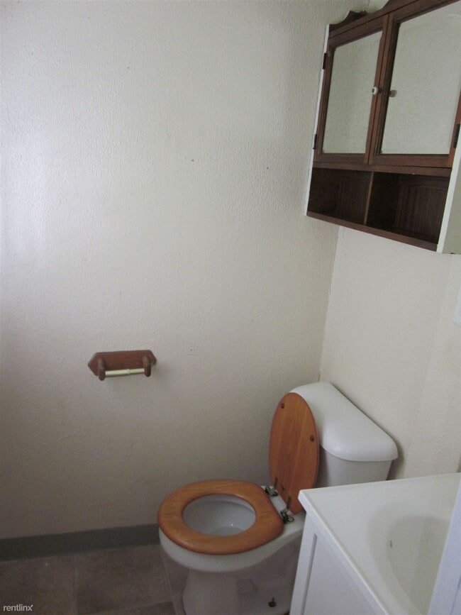 Building Photo - 4 br, 1.5 bath House - 127 W Alcott St