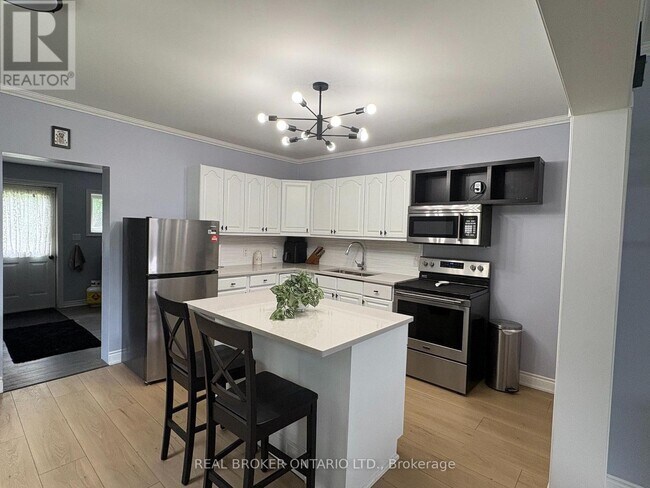 Photo du bâtiment - 155 Sherman Ave