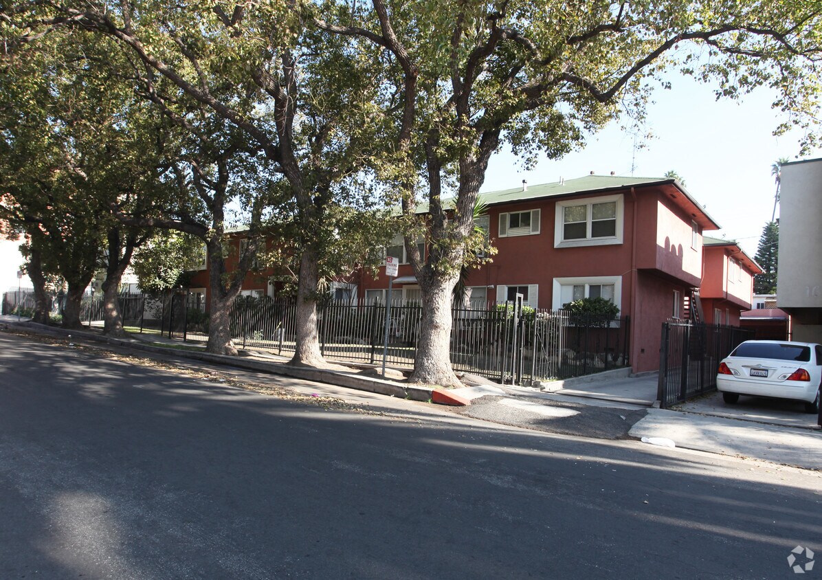 Foto del edificio - 1640 N Harvard Blvd