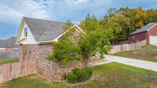 Building Photo - 14 Lauren Cove