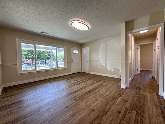 Foto del edificio - 496 N 70 W