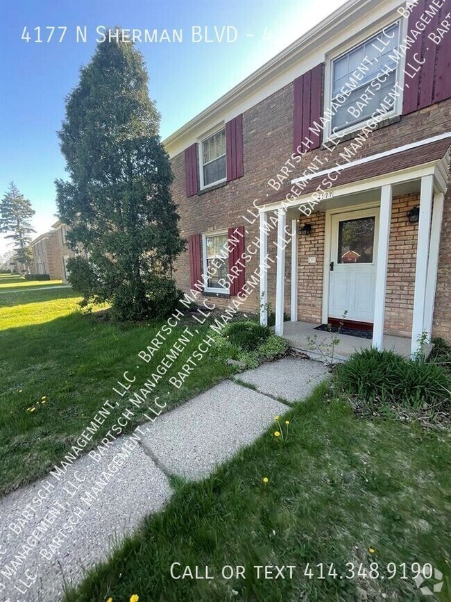 Parklawn Apartments for Rent with Washer & Dryer Milwaukee, WI 1