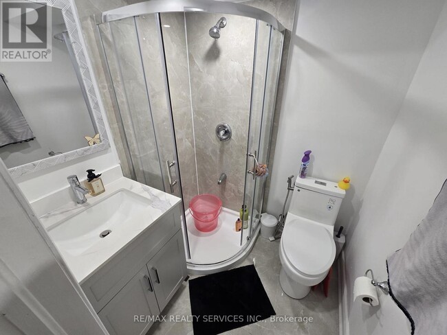 Photo du bâtiment - 9 Bruce Beer Dr