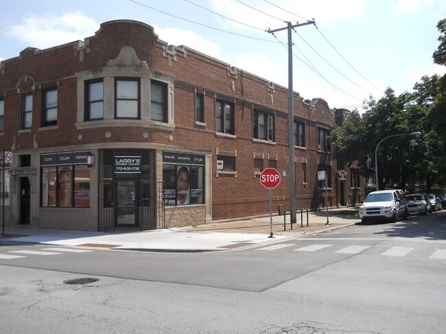 Building Photo - 701 E 79th St