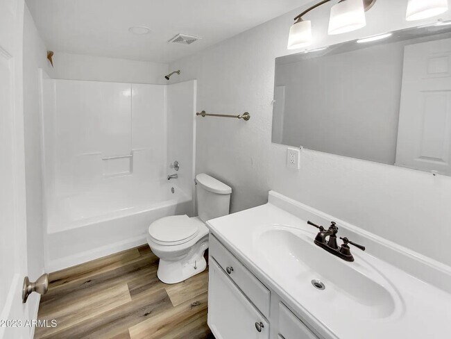 Foto del edificio - charming 2 bedroom, 2 bathroom home