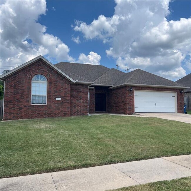 Building Photo - 4902 SW Golden Eagle Ave