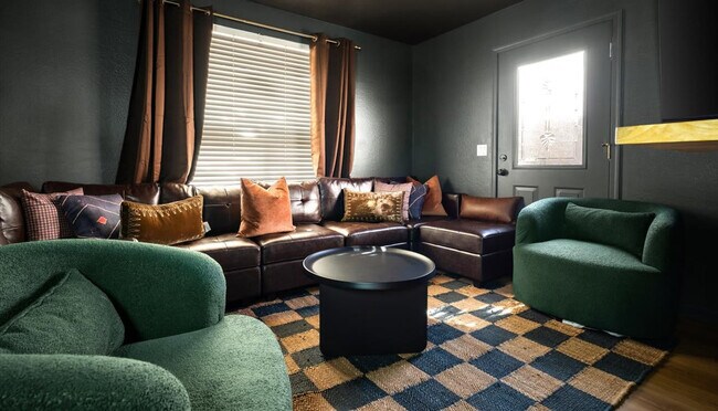 Foto del edificio - 6214 W Riviera Dr