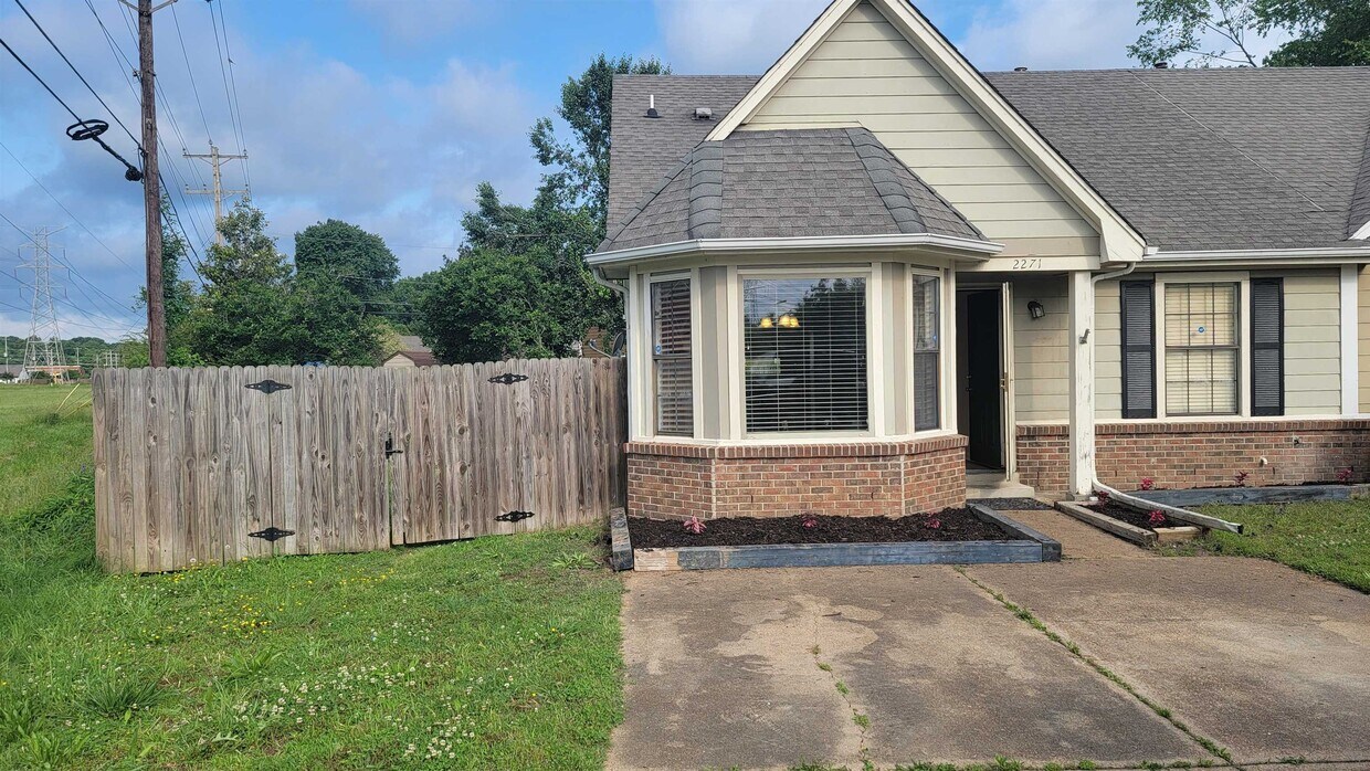 Foto principal - 2271 Hometown Dr