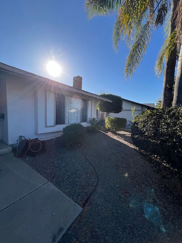 Foto principal - Beautiful 4 Bedroom 2 Bath home in Santee