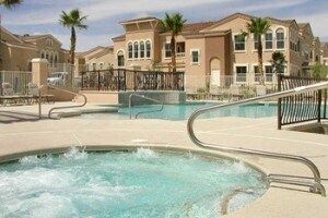 Foto del edificio - Highly Desirable 2 Bedroom Condo in Chatea...