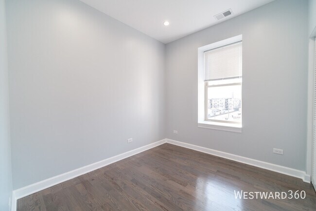 Foto del edificio - 4658 N Albany Ave