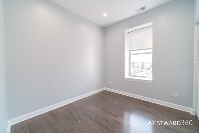 Building Photo - 4658 N Albany Ave
