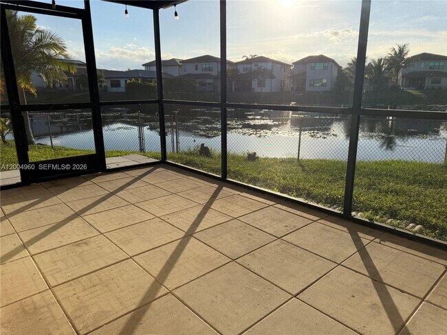 Foto del edificio - Southwest 113th Terrace, Pembroke Pines, FL 33025 - 2 BR 2 BA single-family home