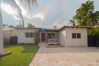 Building Photo - 3722 Royal Palm Ave