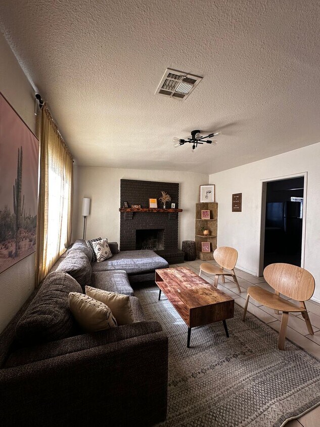 Foto del edificio - MUST SEE ONE STORY HOME!