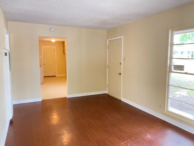 Building Photo - BEAUTIFUL SINGLE STORY! GREAT LOCATION!