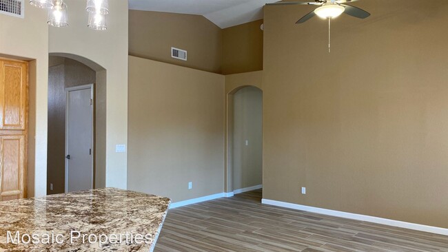 Foto del edificio - 4 br, 2 bath House - 661 W Liberty Lane