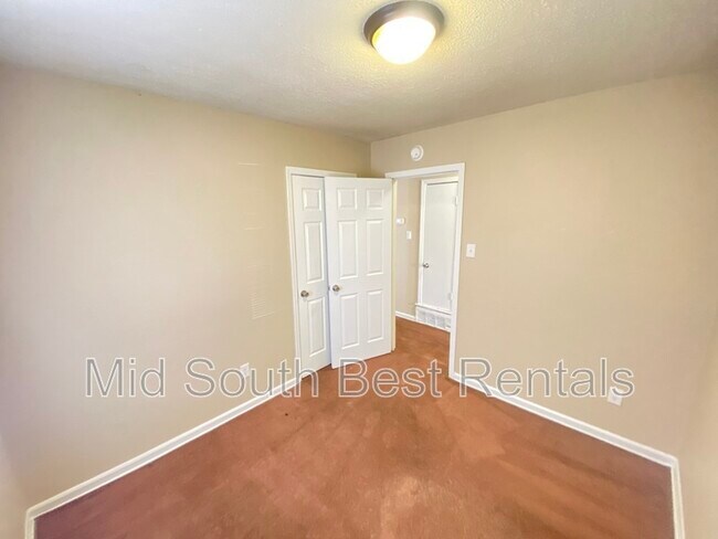 Foto del edificio - 395 Brockwood Cove
