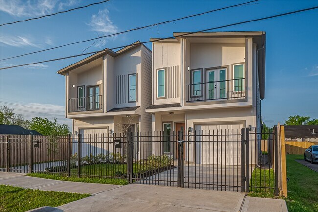 Foto del edificio - 3544 Mt Pleasant St