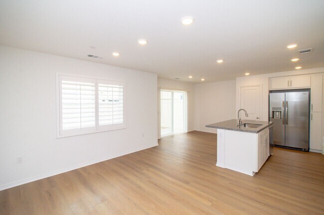 Foto del edificio - Brand New 3 Bed/2.5 Bath Townhome In River...